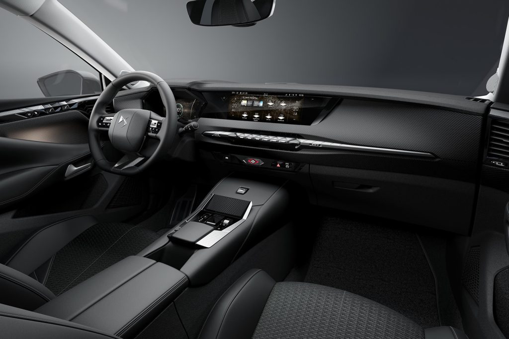 Ds Automobiles N°4 E-Tense interior